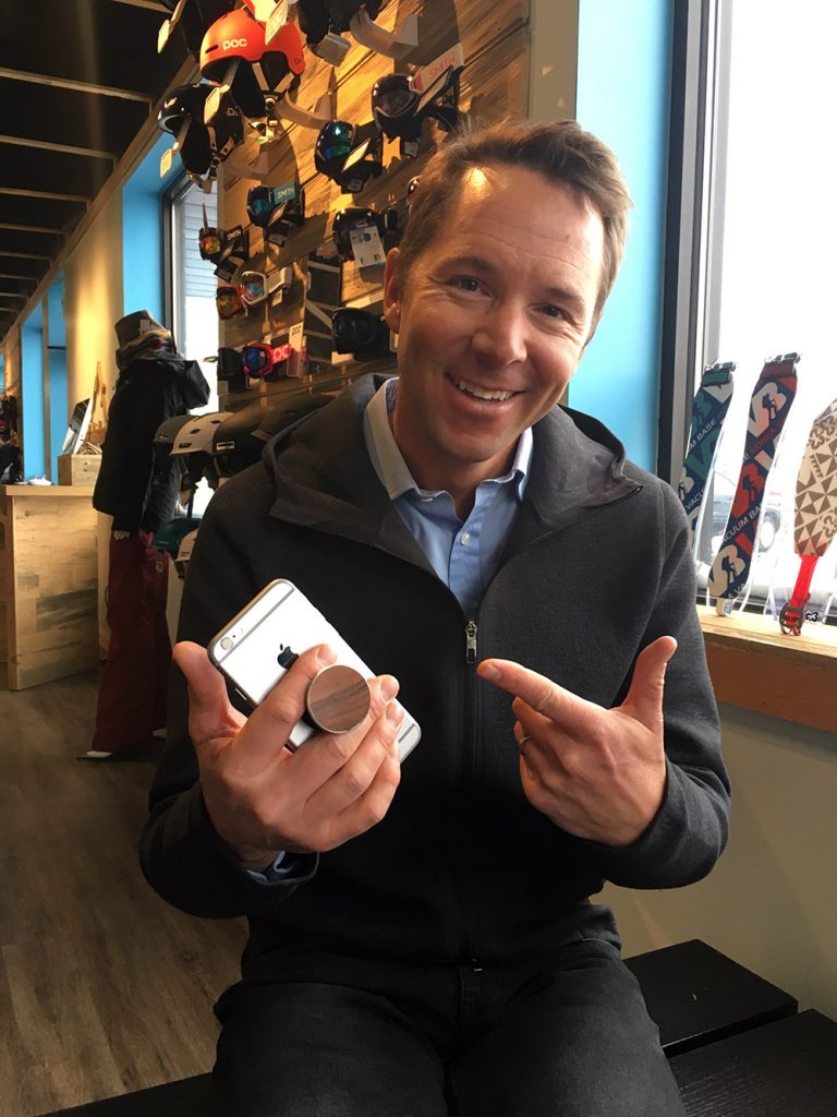 Davenport with the Pop Socket