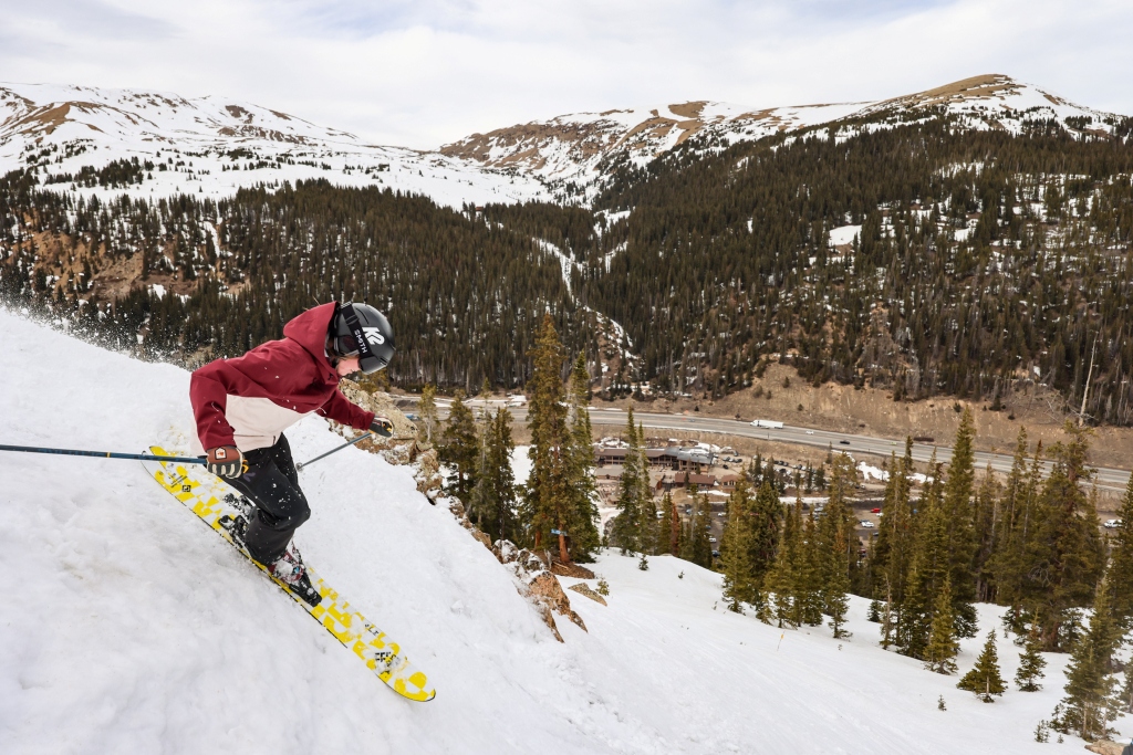 sara shreds on some black crows skis