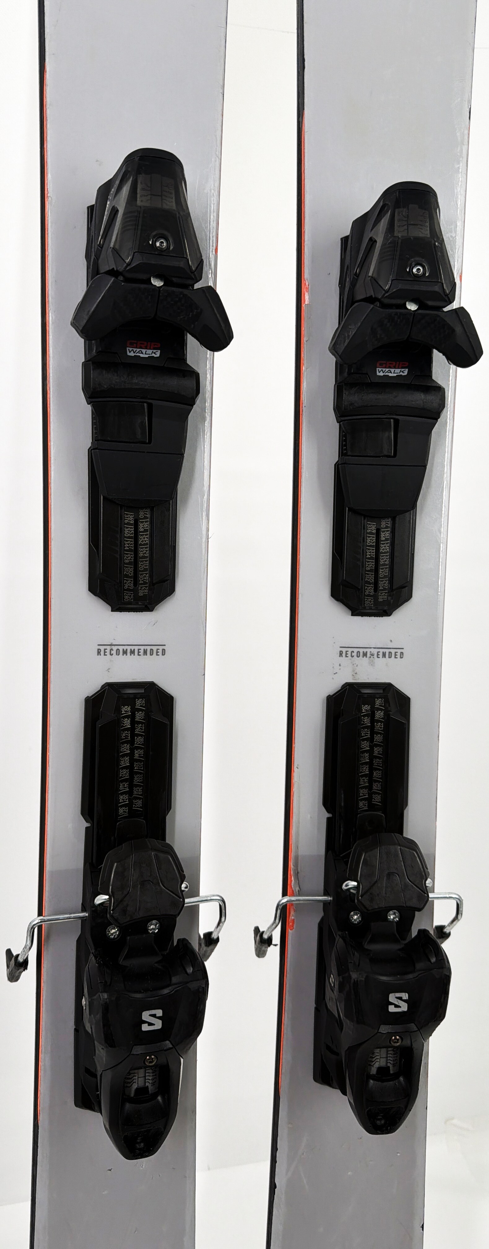 2023 Salomon QST 106 Skis Mid
