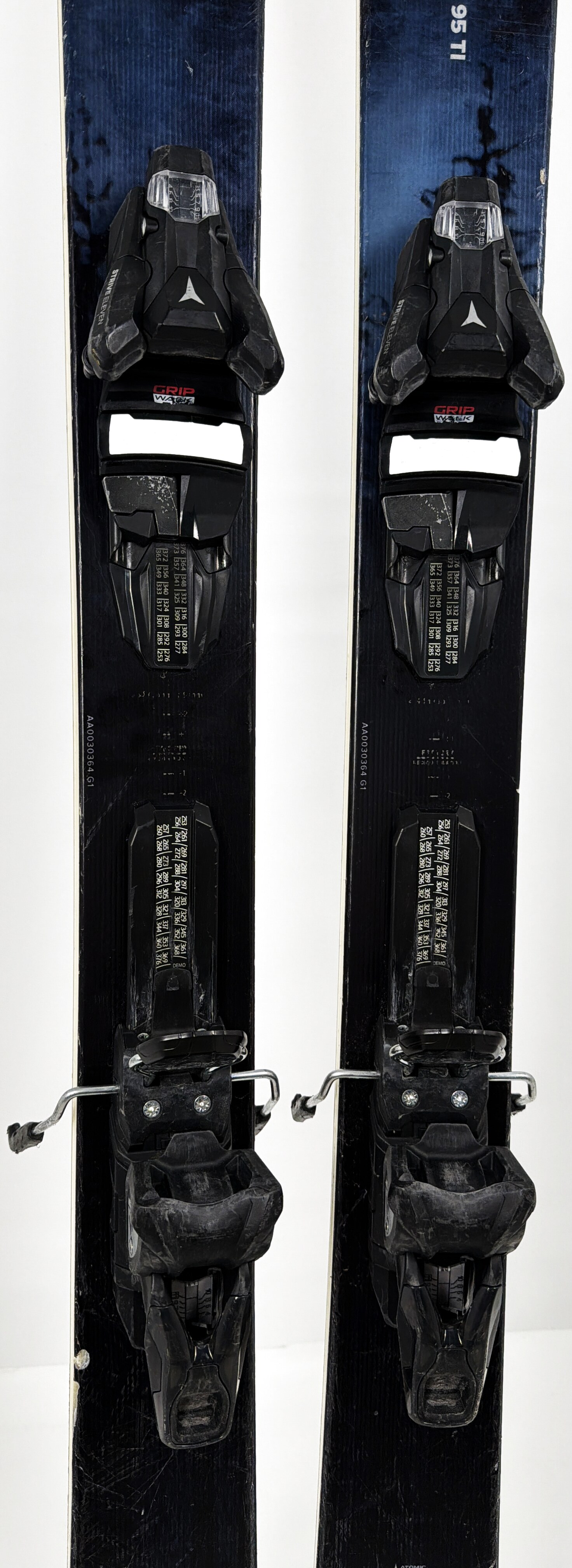 2025 Atomic Maverick 95 Ti Skis Mid