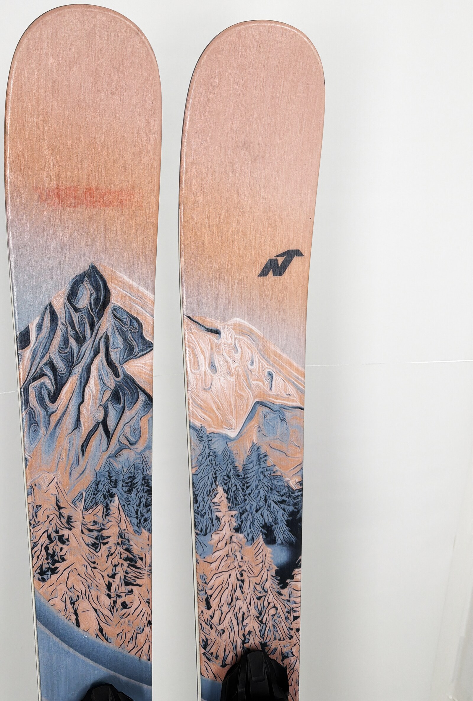 2025 Nordica Santa Ana 97 Skis Tip