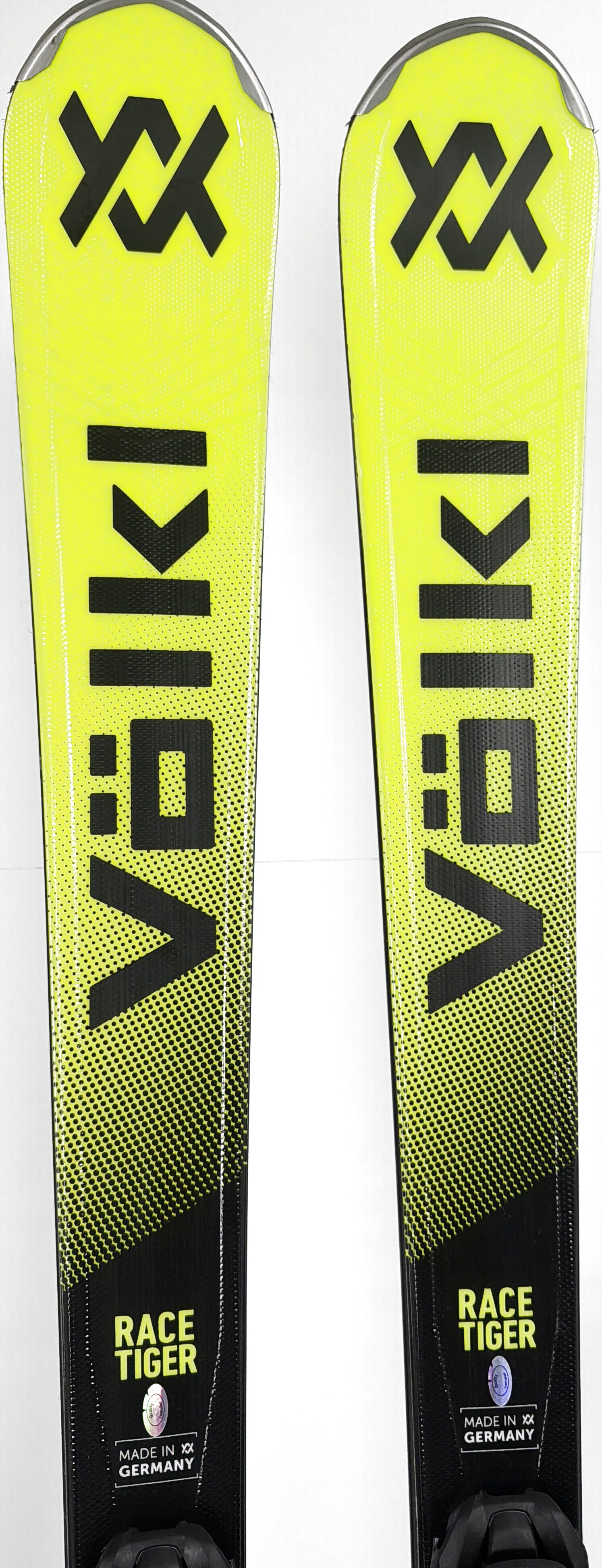 2027 Volkl Racetiger SC Skis Tip